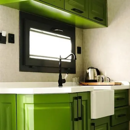 River Side Tinyhouse Hotel *